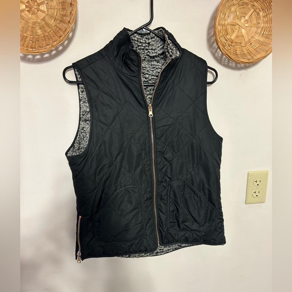 Reversible black vest/Sherpa